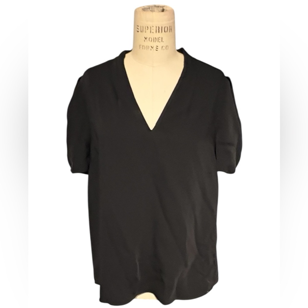 Express Black V-Neck Blouse Pleated Short Sleeves Casual Minimalist‎ Size M